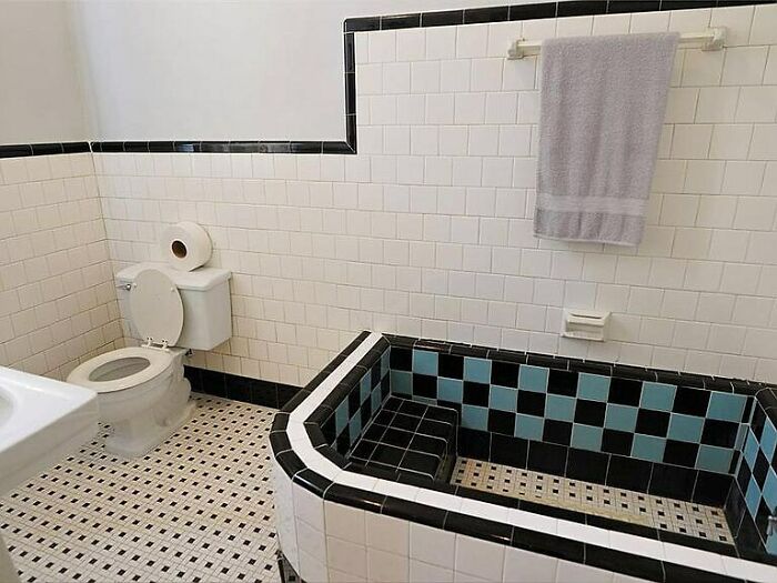 Final Post For This 1940’s Colonial Time Capsule In Selma, Al. Very Unique Tiling Scheme On This Bathroom And The Absence Of A Tub Is Not Something I Have Seen Before. I Wish There Was An Alternate View Of This To See What Is Really Going On, But This Is All I’ve Got. That Huge Roll Of Toilet Paper On The Toilet 😂