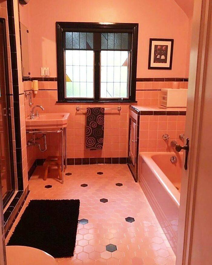 1930’s Tudor In Huntington Woods, Mi. Wow, What A Stunner!? Classic Black And Pink Tile Combo With Original Sink And Tub. I Can Never Get Over How Good Hex Looks In Bathroom Floors ❤️. Thanks To @bethdzrn For Submitting Her Beautiful Bathroom