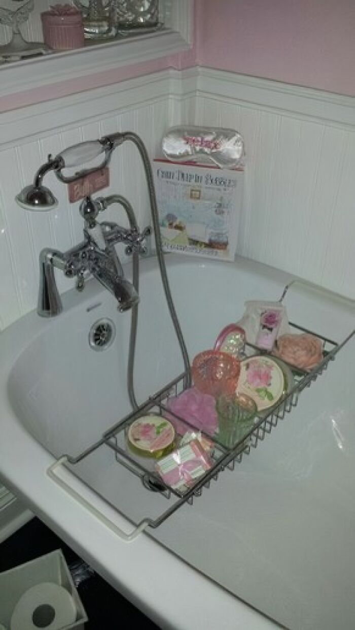 90s-Bathroom-Aesthetics