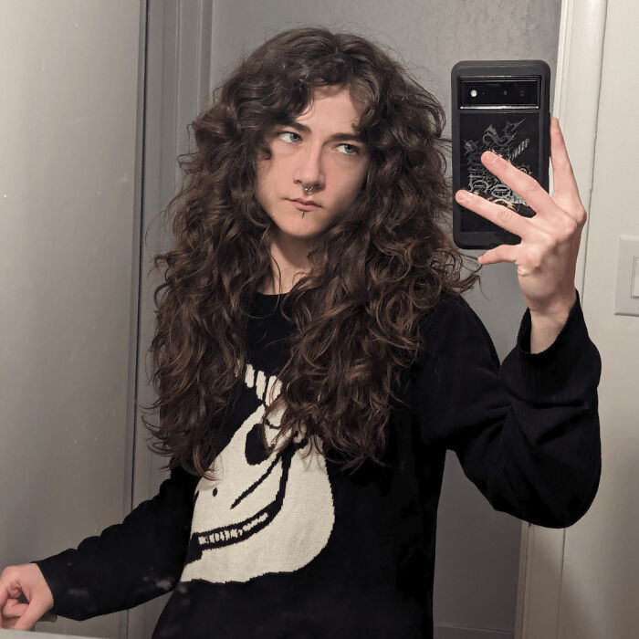 4 Years After Finding Out I Have Curly Hair! Since Then I've Started To Cut And Layer It Myself, Never Gonna Need A Hairdresser Again