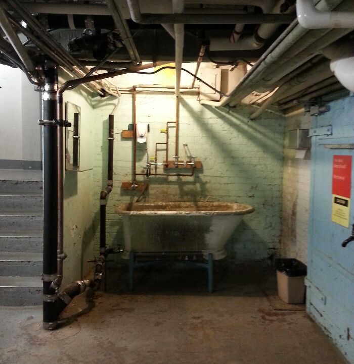 I Work At A Hospital, Found This Bathtub In The Basement