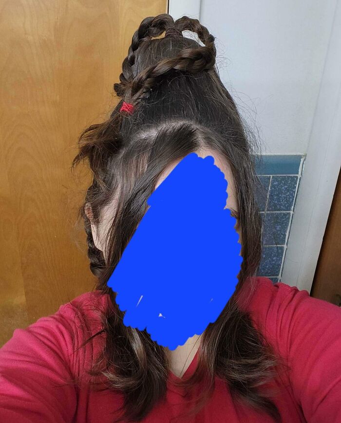 I Got Up At 5:30 AM To Dress Up For "Whoville Day" At Work, Only To Find Out I Was The Only One Who Dressed Up. I'm Embarrassed Now