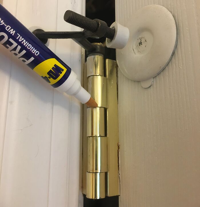 This Precision Pen On-The-Go Is The Sleek, Pocket-Sized Solution To Keep Your Gadgets Gliding Smoothly, No Matter Where Life Takes You