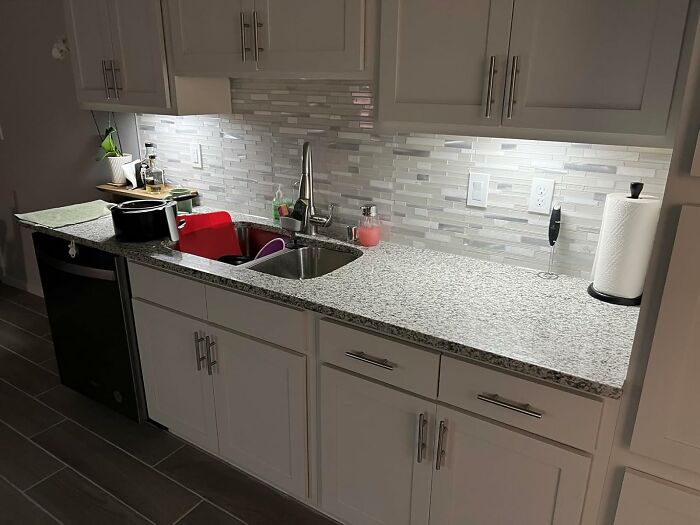 Bored Panda Users Are Brightening Up Their Lives (And Their Dark Corners) With These Under Cabinet Lights – The Prime Day Find That's Illuminating Their Homes