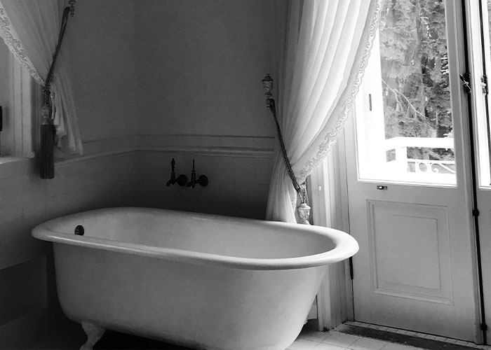 50 Things That Meant People Were Rich Back In The Day That Are Pretty Basic Today