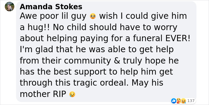“Please Help Bury My Mama”: 11-Year-Old Boy Stands On Roadside For Two Days To Raise Money “Please Help Bury My Mama”: 11-Year-Old Boy Stands On Roadside For Two Days To Raise Money