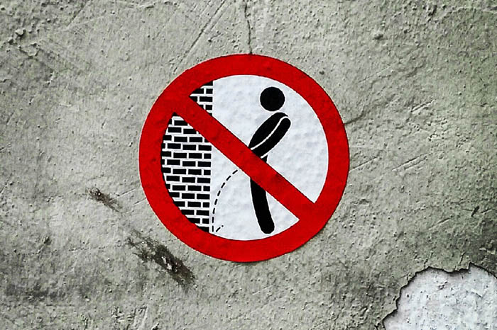 Man Repeatedly Messes Up The Toilet Without Consideration Of Roommate, She Plots A Lesson For Him Man Repeatedly Messes Up The Toilet Without Consideration Of Roommate, She Plots A Lesson For Him