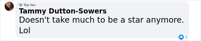 “Hawk Tuah Girl” Stuns Thousands After First Public Appearance At Zach Bryan Show “Hawk Tuah Girl” Stuns Thousands After First Public Appearance At Zach Bryan Show