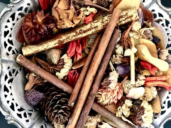 90s-Bathroom-Aesthetics