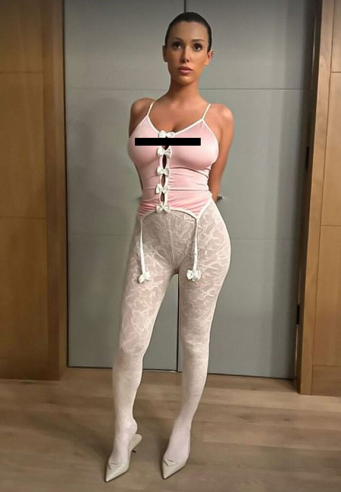 Bianca Censori And Kanye Roasted Over “Embarrassing” Dress And Behavior In Science Museum Bianca Censori And Kanye Roasted Over “Embarrassing” Dress And Behavior In Science Museum
