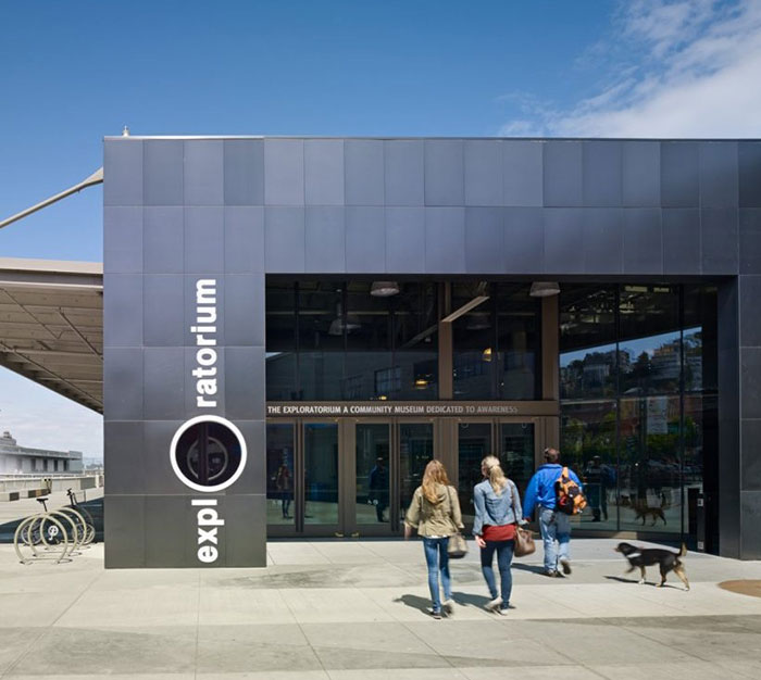 Bianca Censori And Kanye Roasted Over “Embarrassing” Dress And Behavior In Science Museum Bianca Censori And Kanye Roasted Over “Embarrassing” Dress And Behavior In Science Museum