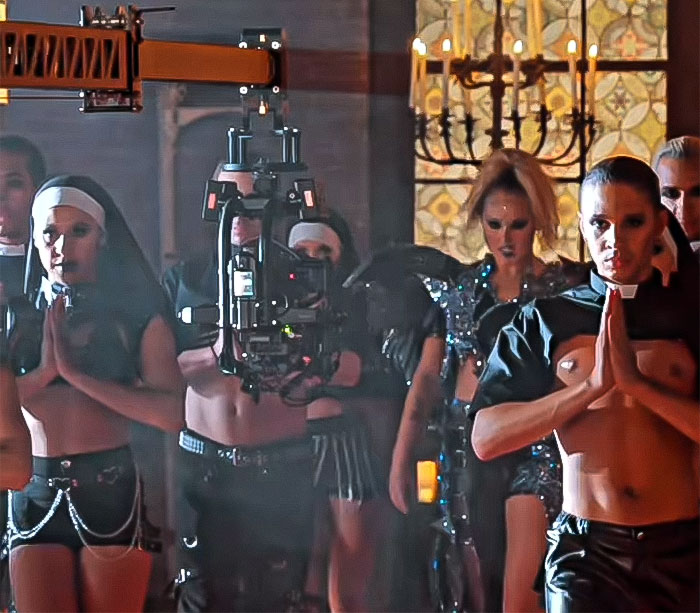 &ldquo;How Did This Get Past Editing?&rdquo;: Fans Claim Tampon Falls Out In JoJo Siwa Music Video