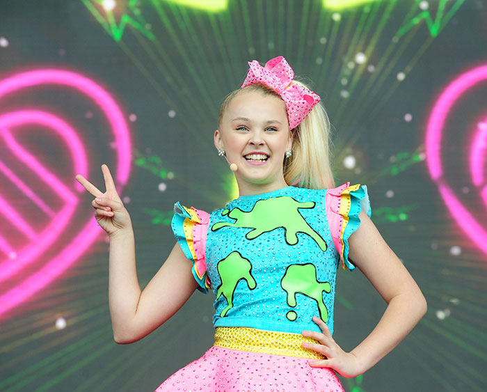 &ldquo;How Did This Get Past Editing?&rdquo;: Fans Claim Tampon Falls Out In JoJo Siwa Music Video