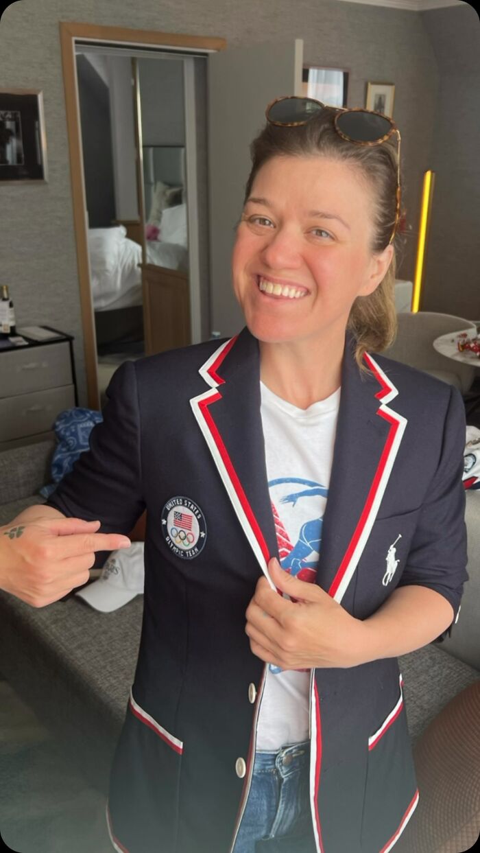 Kelly Clarkson Slammed For Olympic Opening Ceremony Commentary: &ldquo;Had No Idea How Annoying [She] Is&rdquo;