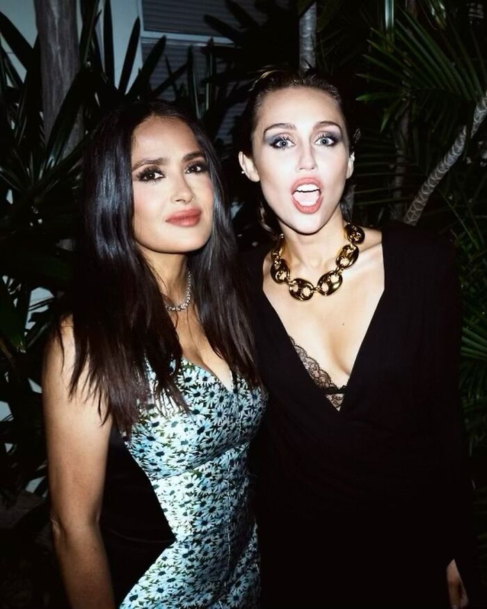 Salma Hayek&rsquo;s Optical Illusion Dress Has Fans Convinced She&rsquo;s &ldquo;Gonna Stay Fine All Her Life&rdquo;