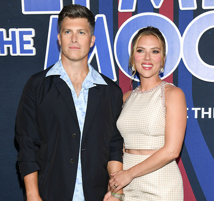 Scarlett Johansson &ldquo;Blacked Out&rdquo; Over Colin Jost&rsquo;s Forced SNL Joke About Her Body