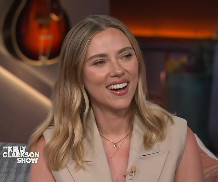 Scarlett Johansson &ldquo;Blacked Out&rdquo; Over Colin Jost&rsquo;s Forced SNL Joke About Her Body