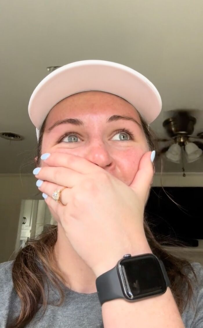 A 98-Year-Old Went Viral After Dropping Off A Cake To Welcome A New Neighbor