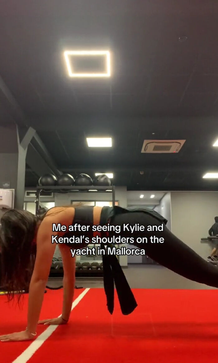 Kendall And Kylie Jenner-Inspired “Yacht Shoulders” Spark Warnings From Experts Kendall And Kylie Jenner-Inspired “Yacht Shoulders” Spark Warnings From Experts