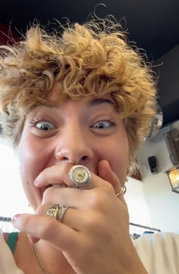 Too Good To Be True: Woman Accidentally Finds Her &lsquo;Twin&rsquo; While Shopping