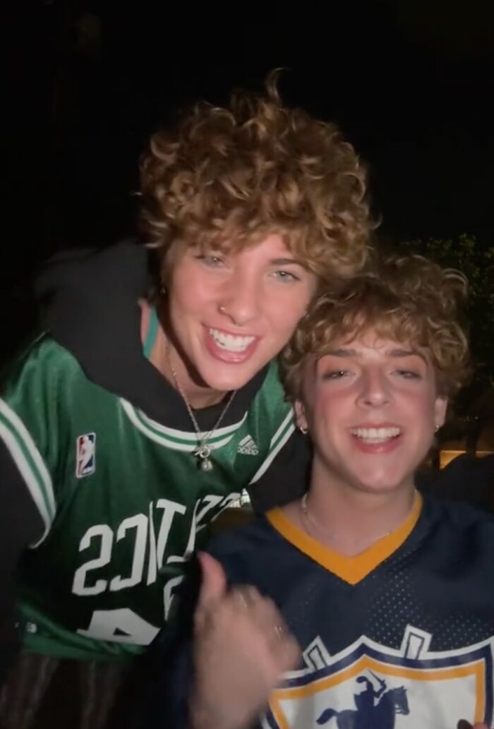 Too Good To Be True: Woman Accidentally Finds Her &lsquo;Twin&rsquo; While Shopping