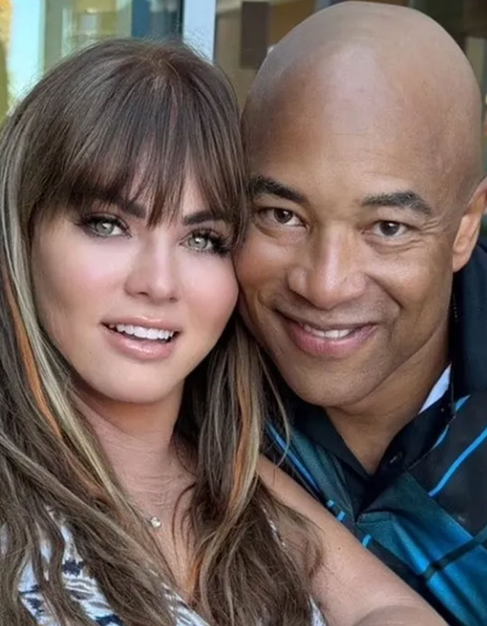 Real Housewife Of Orange County Star&rsquo;s Ridiculously Edited Selfie Gets Called Out By Daughter