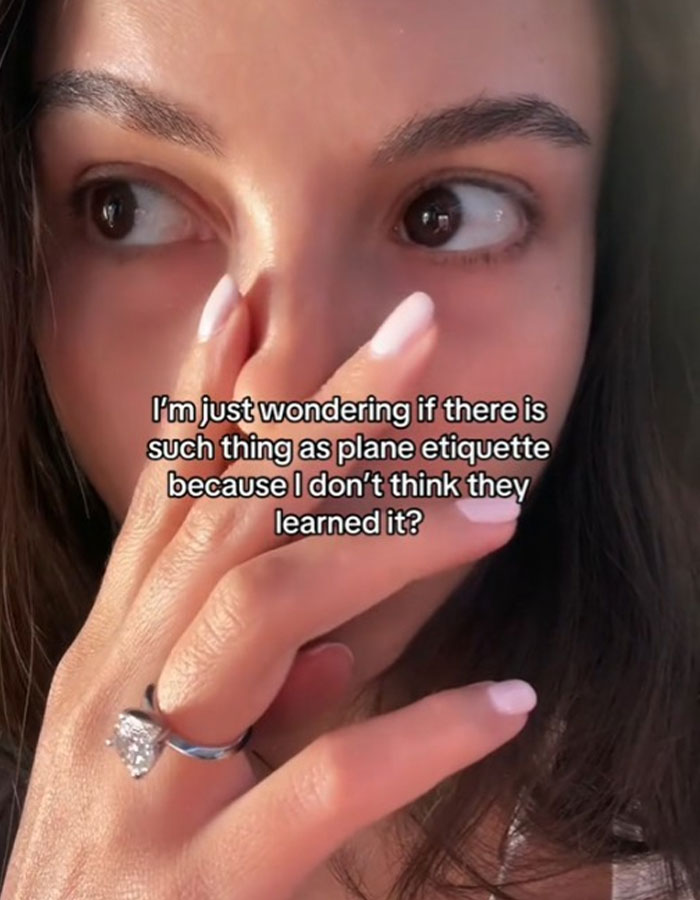 Woman Stuck Between Couple Using “Travel Hack” Shares Horrific Flight Experience Woman Stuck Between Couple Using “Travel Hack” Shares Horrific Flight Experience