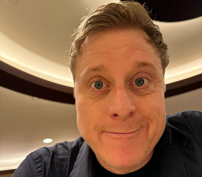 Fan Shares How She Messed Up Her Meeting With Alan Tudyk, Gets The Biggest Surprise When He Replies Fan Shares How She Messed Up Her Meeting With Alan Tudyk, Gets The Biggest Surprise When He Replies