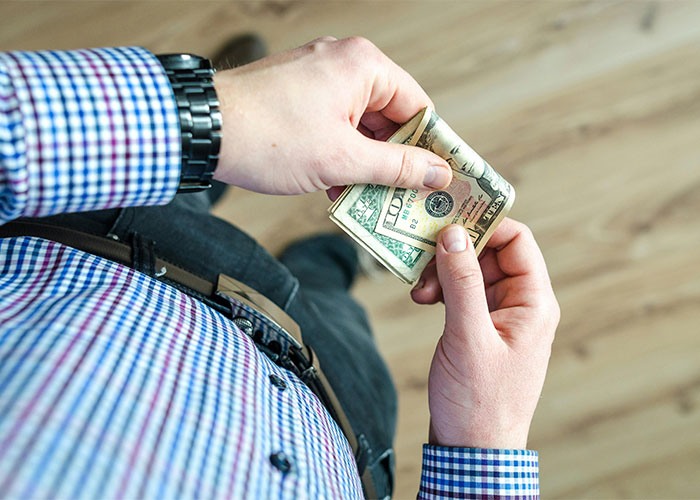 “Taking Cheerful Selfies In Inappropriate Places”: 30 Major Travel Mistakes Tourists Still Make