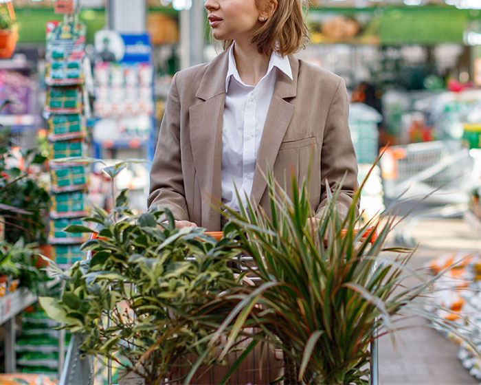 “Gayfeather”: Karen’s Homophobic Rant At Home Depot Sparks Heated Exchange “Gayfeather”: Karen’s Homophobic Rant At Home Depot Sparks Heated Exchange