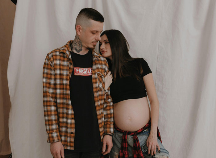 Pregnant Woman Is Asked To Be A Stay-At-Home Mom By Her BF, She Can't Hold Back Laughter Pregnant Woman Is Asked To Be A Stay-At-Home Mom By Her BF, She Can't Hold Back Laughter