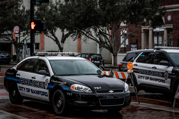 Creepy Guy Keeps Taking Neighbor’s Packages To “Help” Her, She Films Him And Calls The Police Creepy Guy Keeps Taking Neighbor’s Packages To “Help” Her, She Films Him And Calls The Police