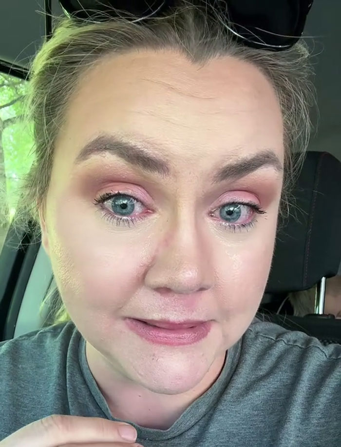 Mom Is In Shambles After Witnessing Her 6 Y.O. Being Body-Shamed By Chick-fil-A Worker Mom Is In Shambles After Witnessing Her 6 Y.O. Being Body-Shamed By Chick-fil-A Worker