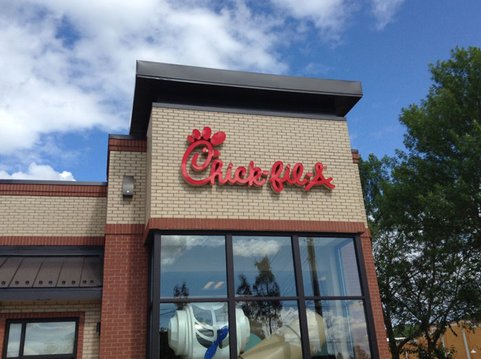 Mom Is In Shambles After Witnessing Her 6 Y.O. Being Body-Shamed By Chick-fil-A Worker Mom Is In Shambles After Witnessing Her 6 Y.O. Being Body-Shamed By Chick-fil-A Worker