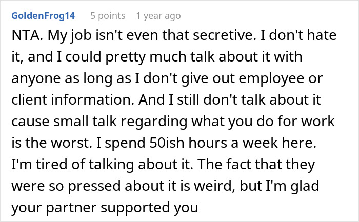 Woman Can’t Trust Son’s GF With No Social Media And A Secretive Job, Tries To Hack Her Phone Woman Can’t Trust Son’s GF With No Social Media And A Secretive Job, Tries To Hack Her Phone