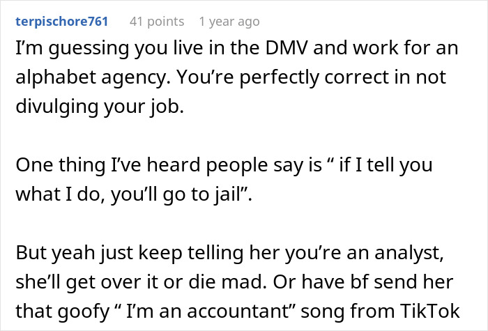 Woman Can’t Trust Son’s GF With No Social Media And A Secretive Job, Tries To Hack Her Phone Woman Can’t Trust Son’s GF With No Social Media And A Secretive Job, Tries To Hack Her Phone