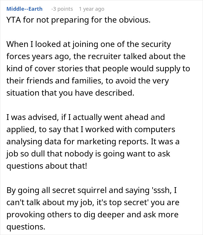 Woman Can’t Trust Son’s GF With No Social Media And A Secretive Job, Tries To Hack Her Phone Woman Can’t Trust Son’s GF With No Social Media And A Secretive Job, Tries To Hack Her Phone