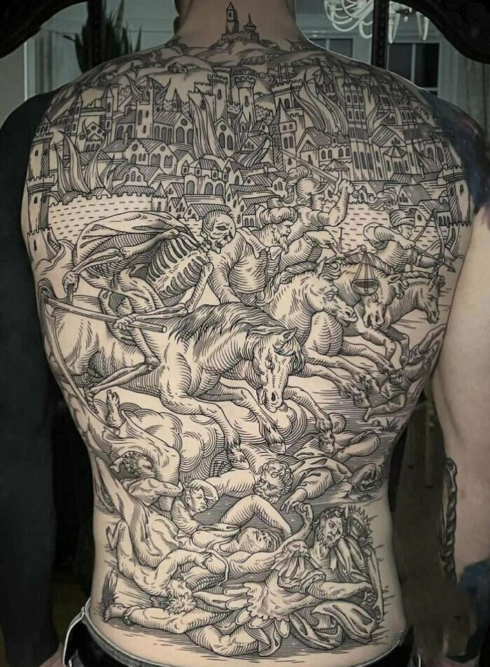 Intricate full-back tattoo design depicting a detailed medieval battle scene, showcasing exceptional tattoo artistry.