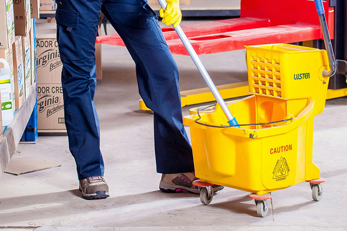 30 People Share Scams They’ve Seen Customers Try To Pull