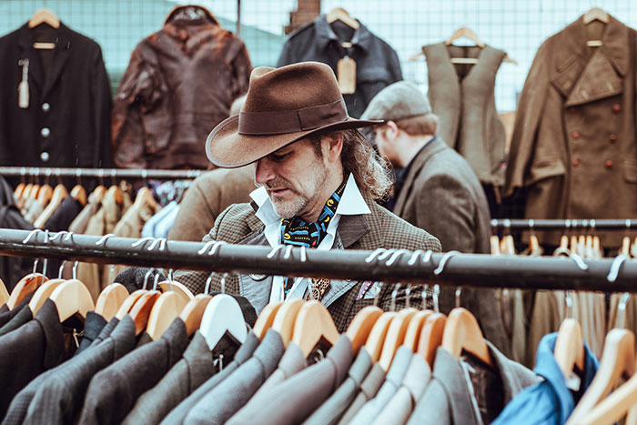 30 People Share Scams They’ve Seen Customers Try To Pull