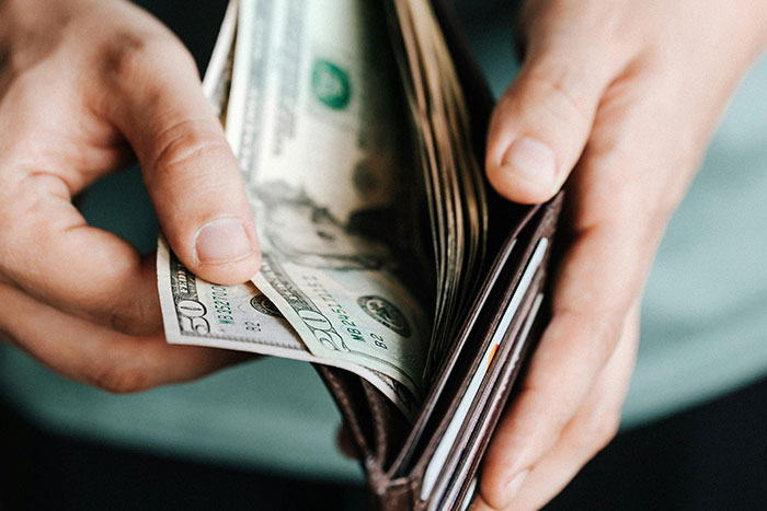 30 People Share Scams They’ve Seen Customers Try To Pull