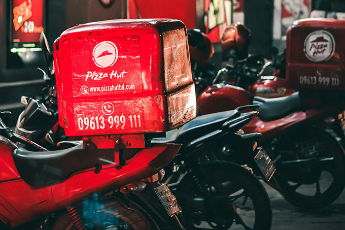 30 People Share Scams They’ve Seen Customers Try To Pull