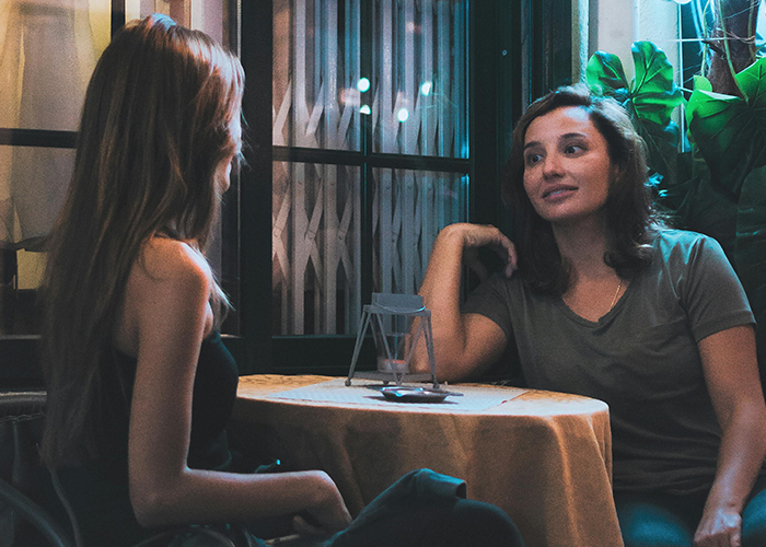 Father and daughter talking at a table, learning modern slang for working with Gen Alpha.