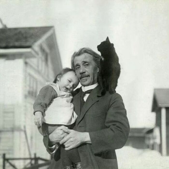 76 Vintage Photos Of Cats Posing With Famous People And Interesting Personalities (New Pics)