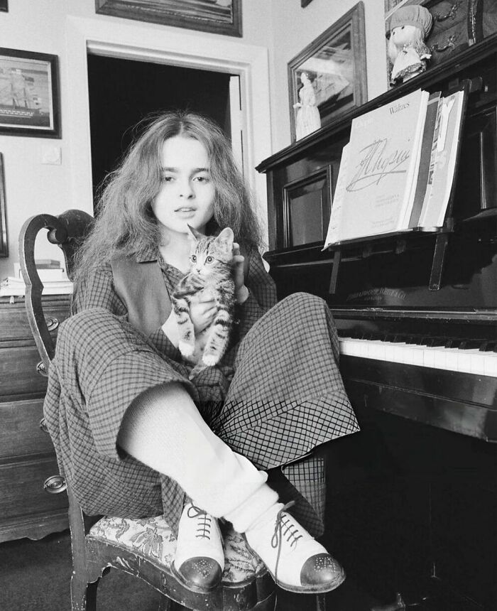 76 Vintage Photos Of Cats Posing With Famous People And Interesting Personalities (New Pics)