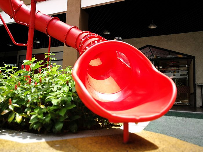 Employee Does To This Heartless Dad Of A Crying 6YO What Everyone Was Thinking Of Doing To Teach Him A Lesson