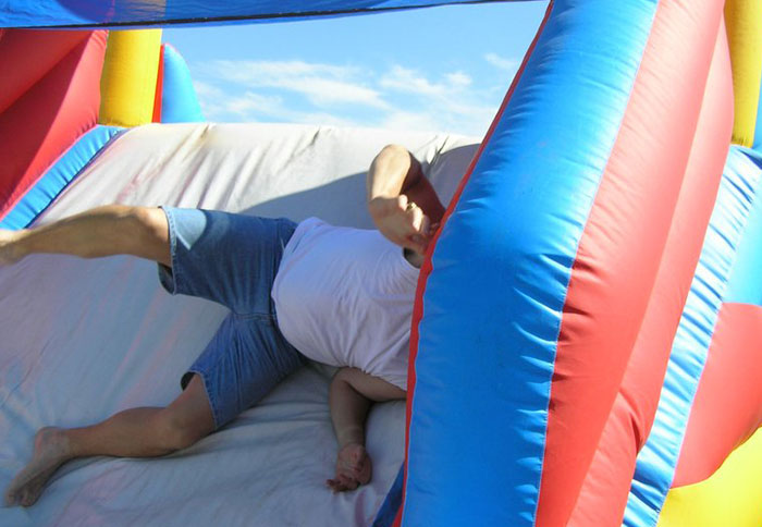 Entitled Mom Won&rsquo;t Move Her Kid Out Of The Way Of An Inflatable Slide, Ends Up Regretting It