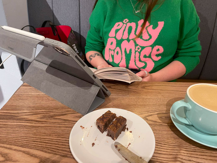 Sister Invited Me Out For Coffee To Catch Up, And Then Did This