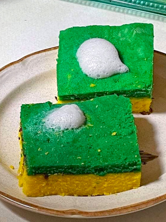 Mi papá se queja de lavar los platos, así que mi hermana le hizo un bizcocho en forma de esponja para el Día del Padre