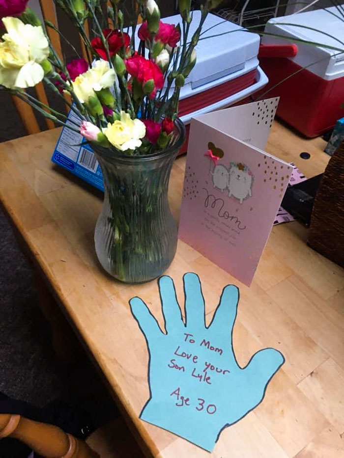 My 30-Year-Old Brother Made This For My Mom For Mother’s Day